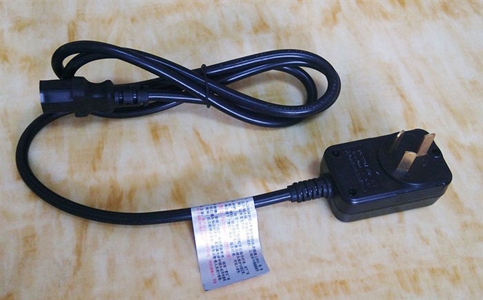 黑色漏電保護(hù)電腦插